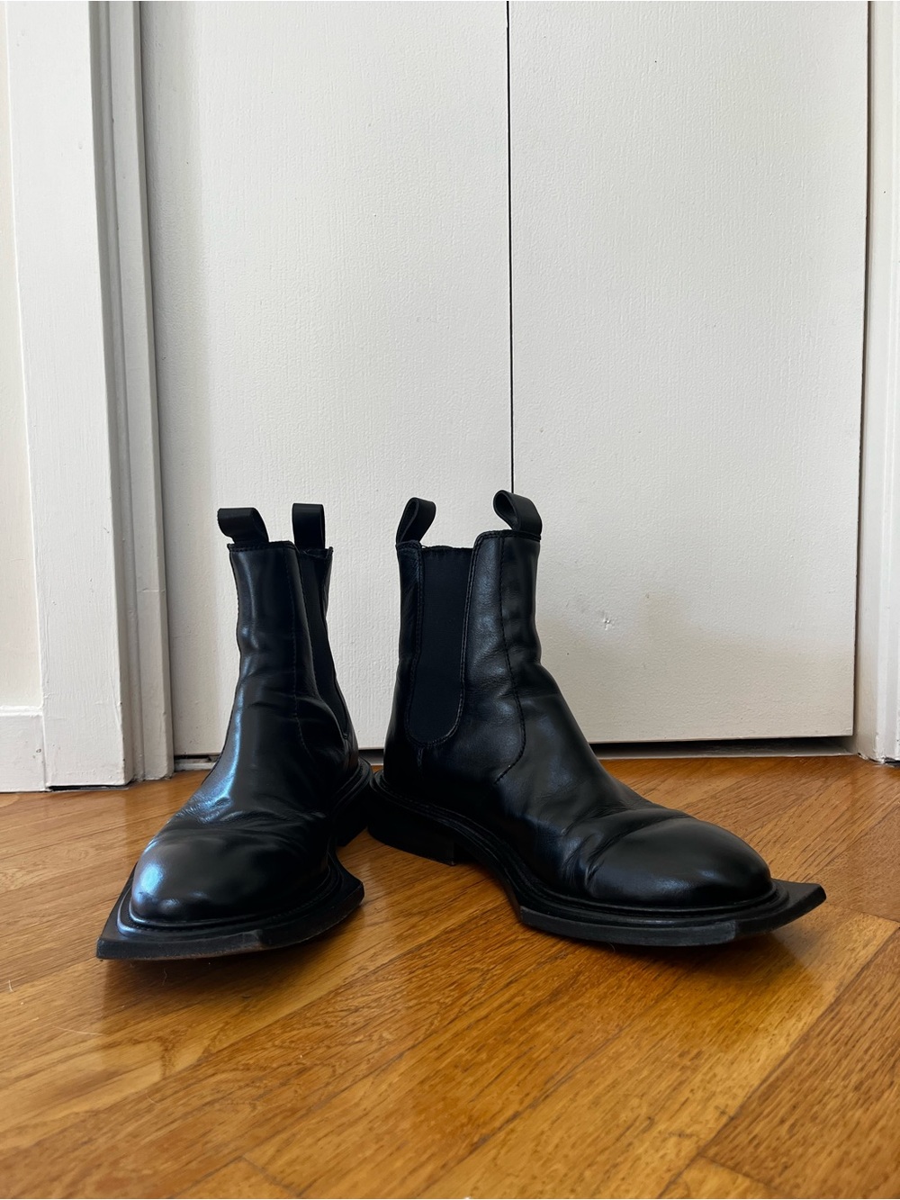 Martine Rose Chelsea Leather Boots